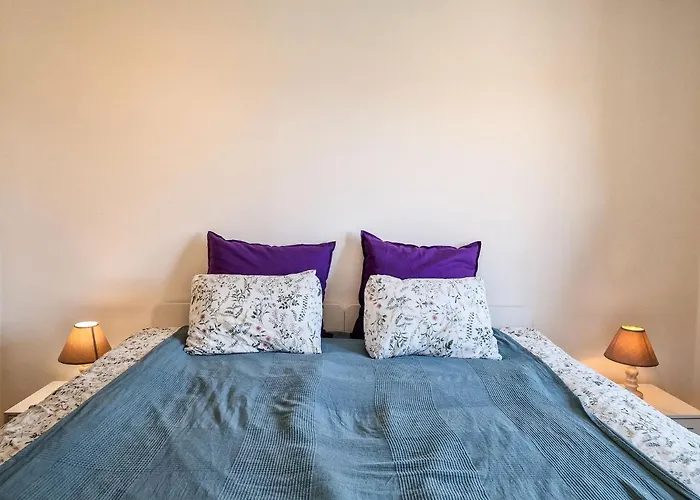 Lägenhet Pastels - 2bd In Trinity With Underground Parking By Flat Mаnager